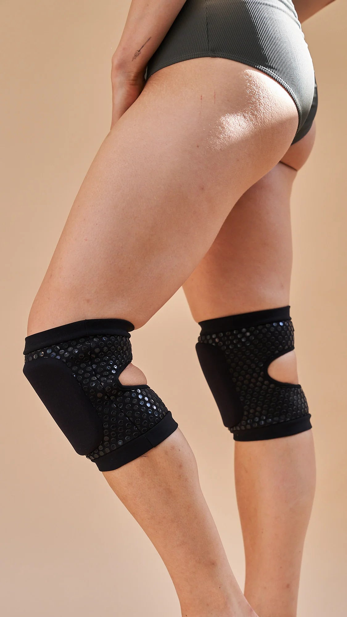 Lunalae Sticky Slim Look Knee Pad