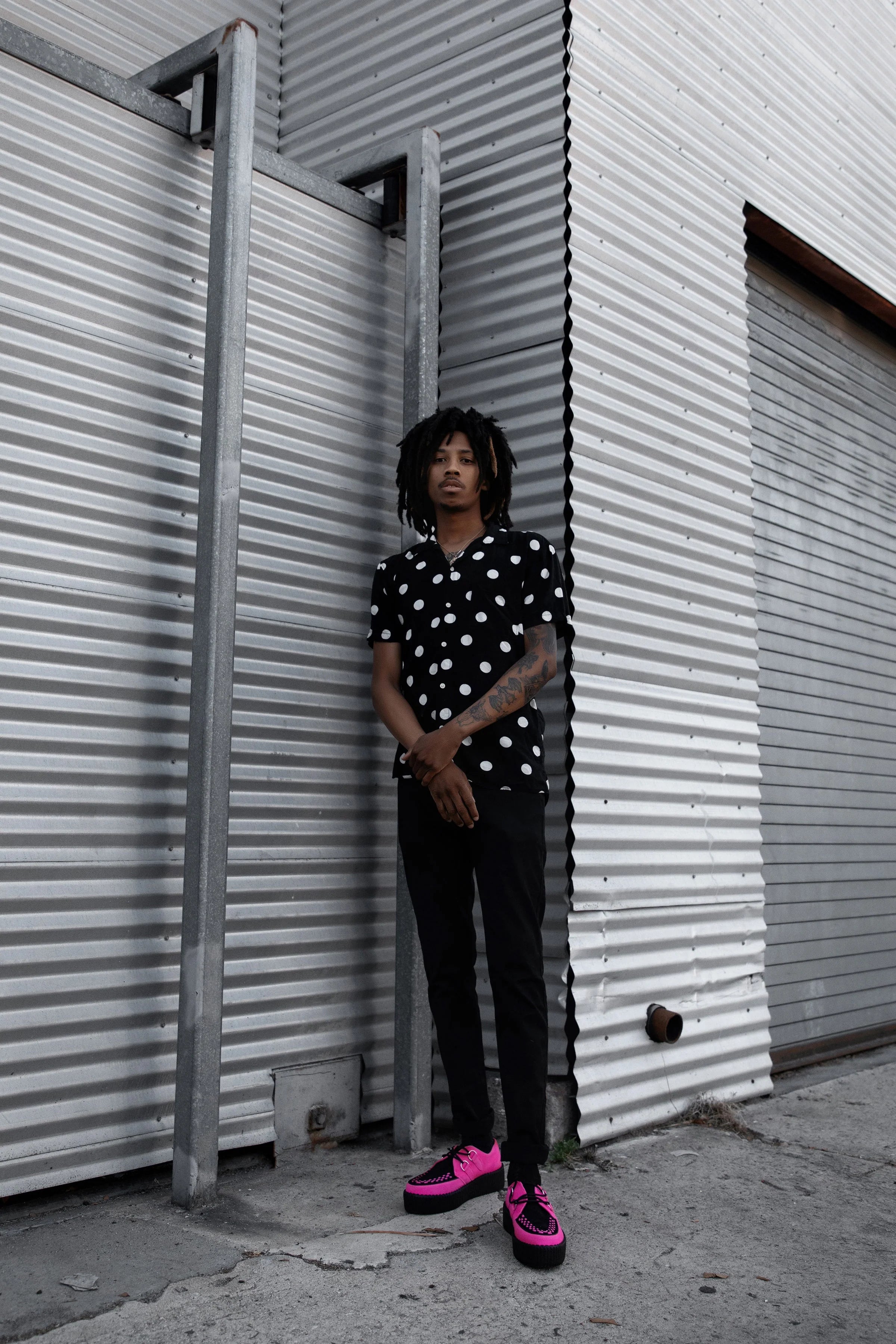 TUK-V3390 Viva Mondo Creeper en suède néon rose et noir