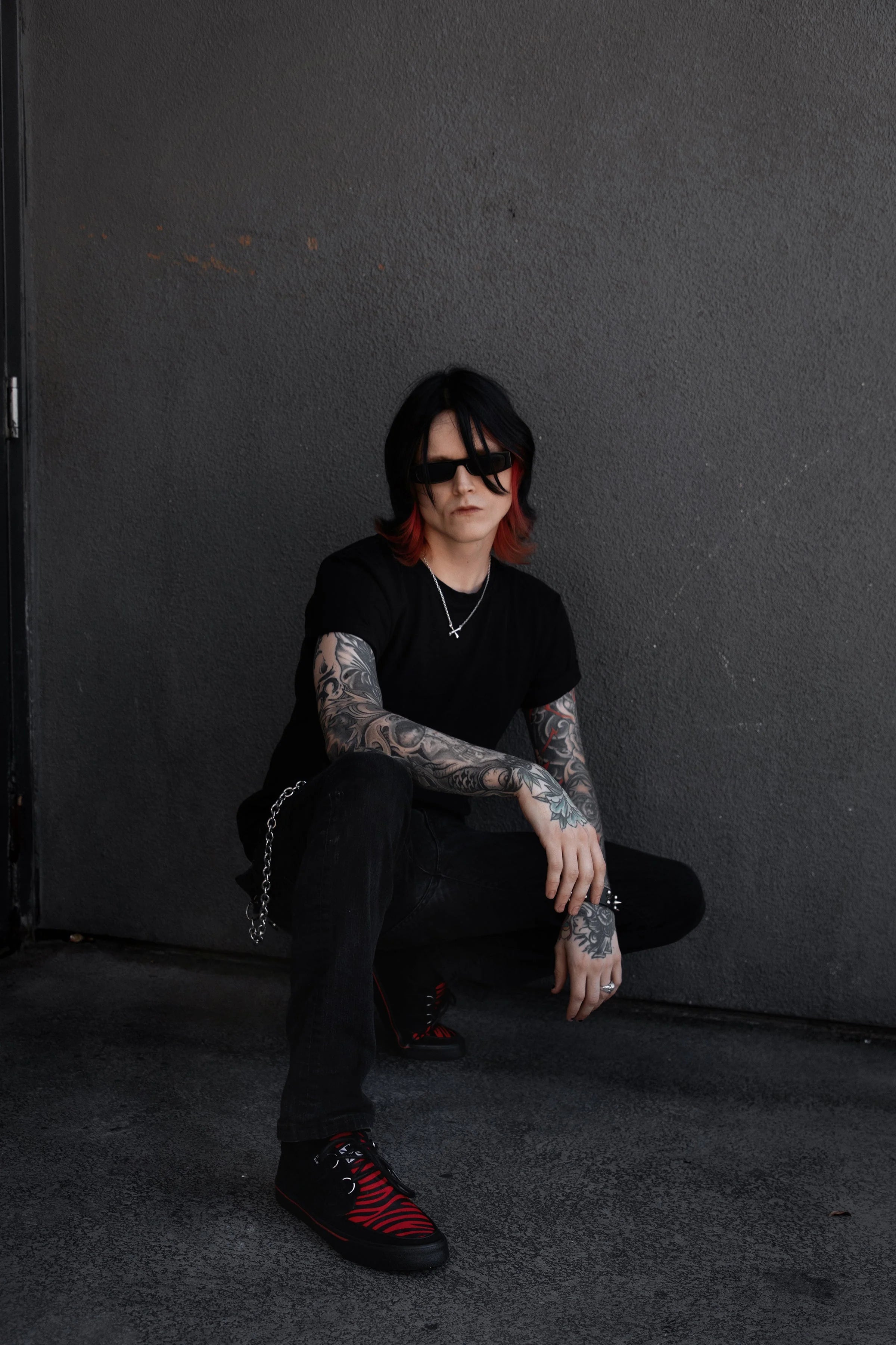 TUK-A3400 Sneaker Creeper en suède zébré noir et rouge