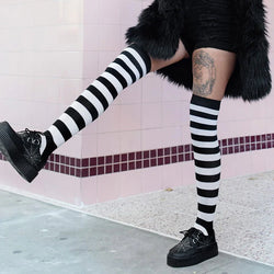 TUK-V9745 Black Glow Spiderweb Viva Mondo Creeper