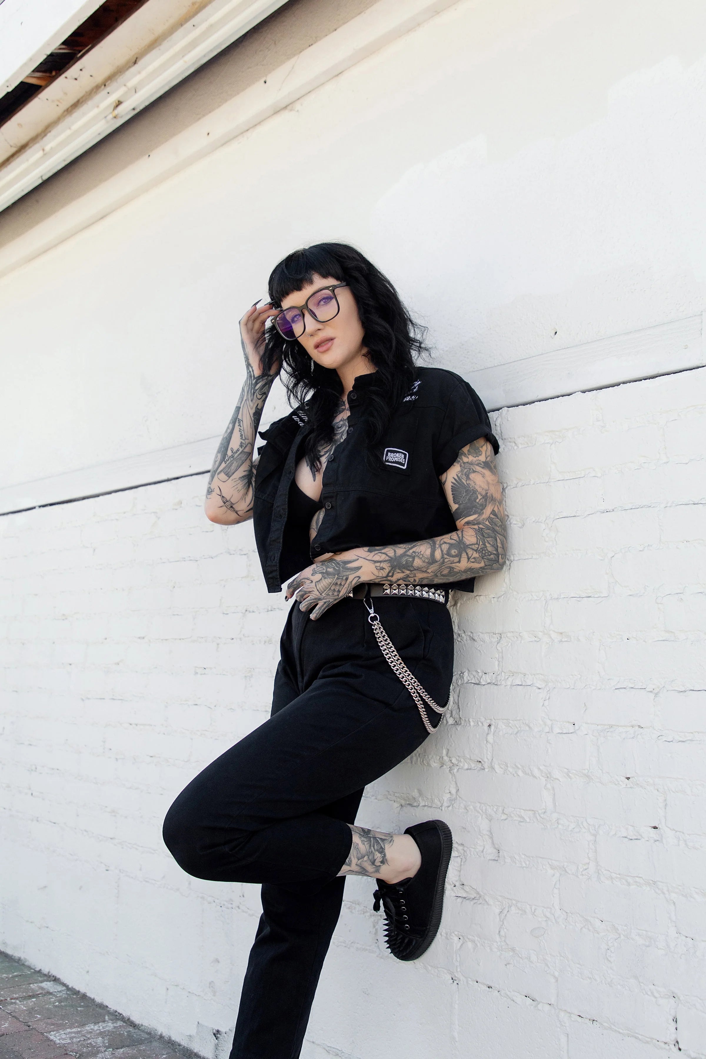 TUK-A3428 basket noire sergée à lacets à pointes