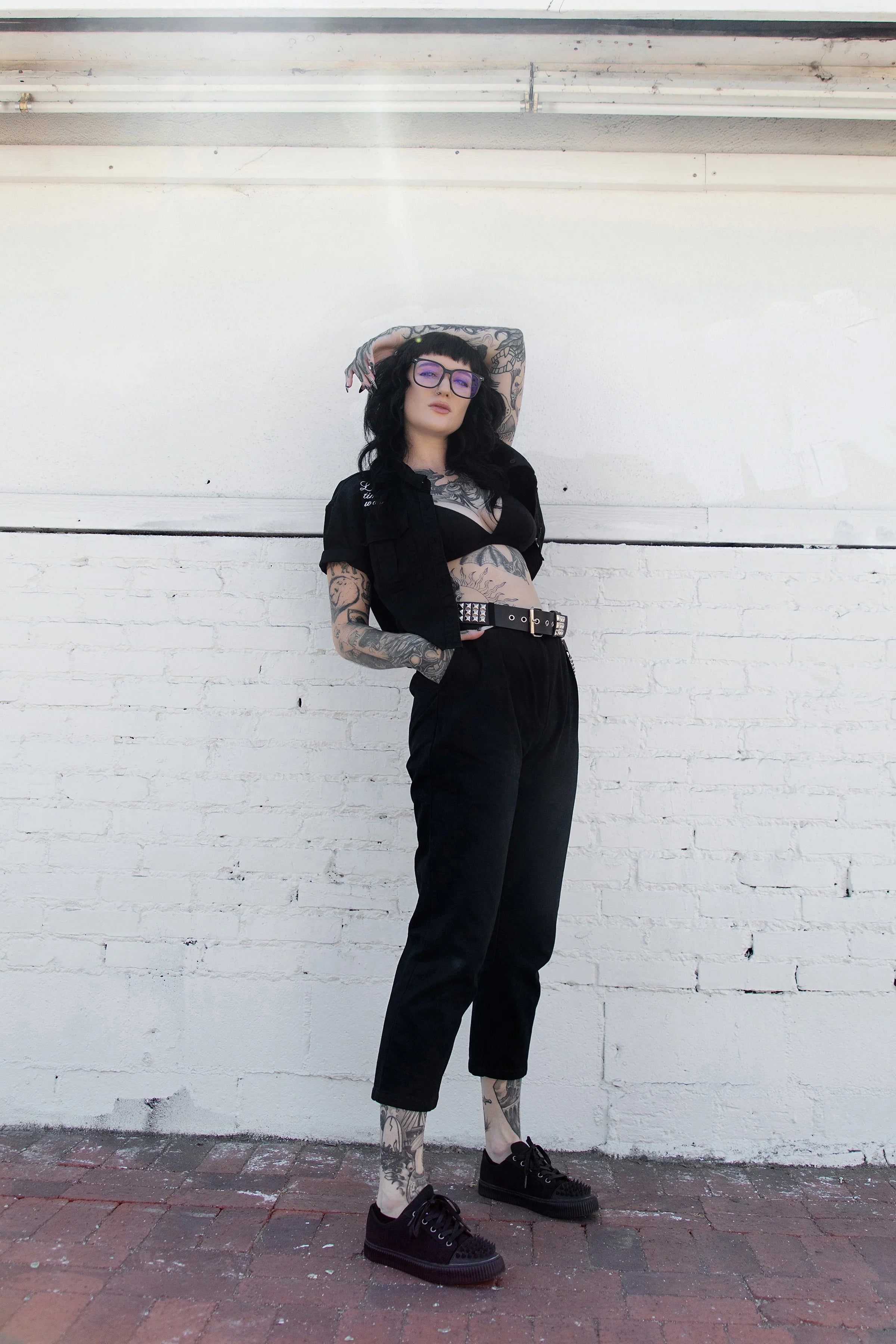 TUK-A3428 basket noire sergée à lacets à pointes