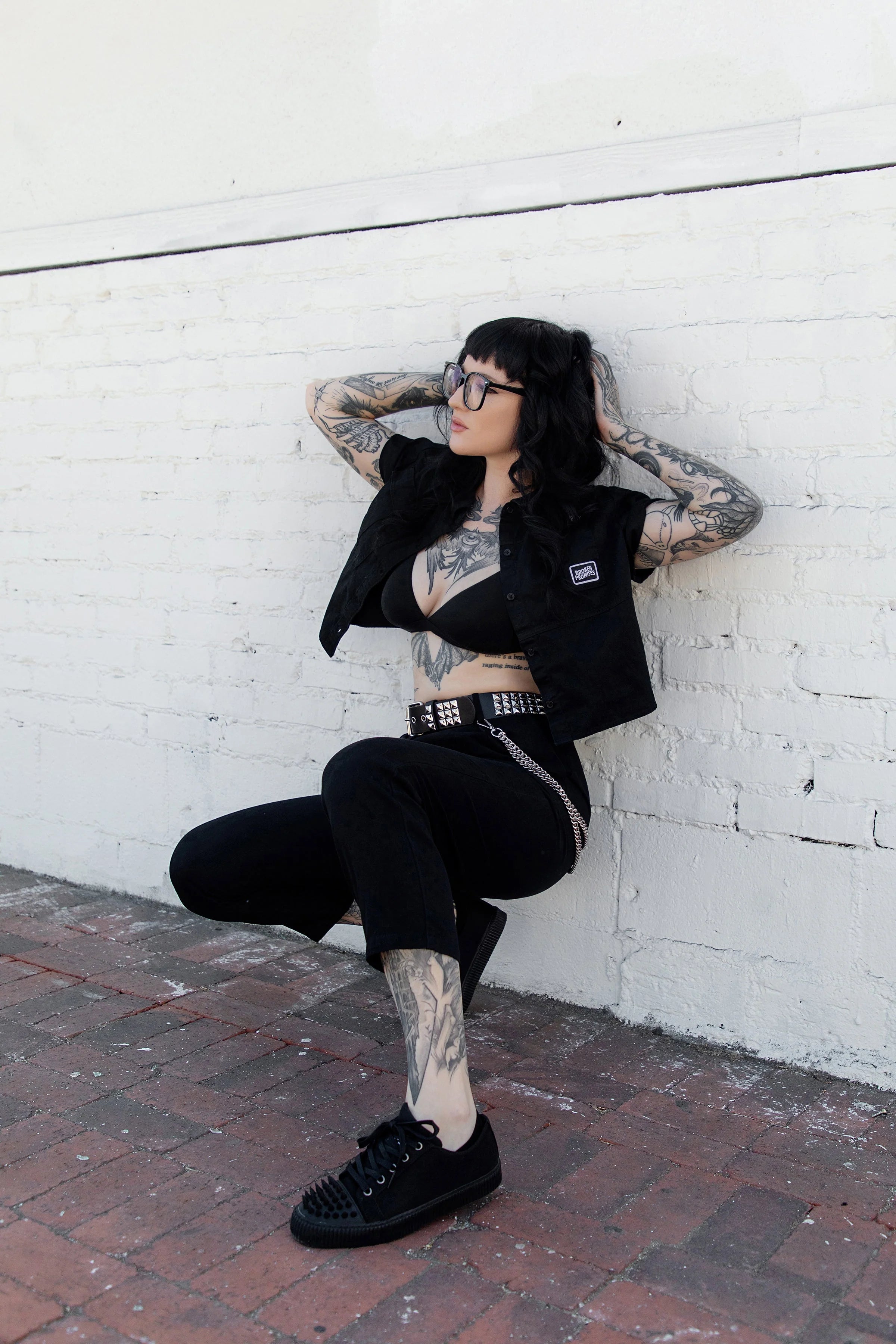 TUK-A3428 basket noire sergée à lacets à pointes